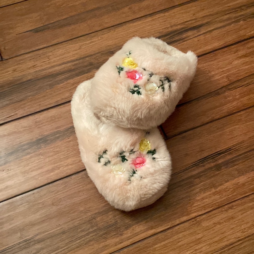 Light pink slippers.